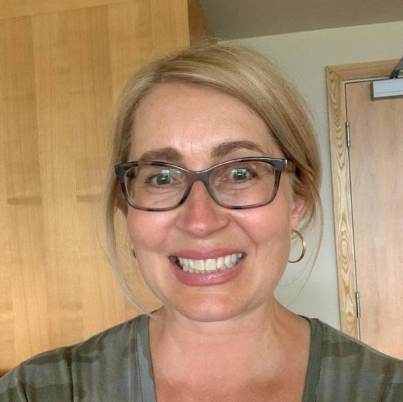 Meet your Posher, Larissa - Picture 1 of 1